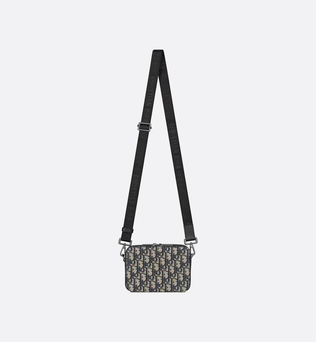 Pouch mit Reißverschluss und Riemen