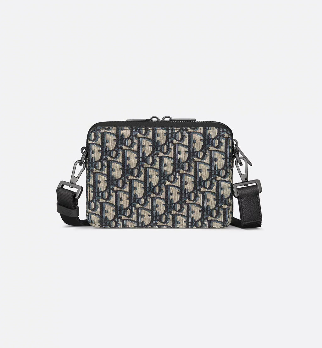 Pouch mit Reißverschluss und Riemen