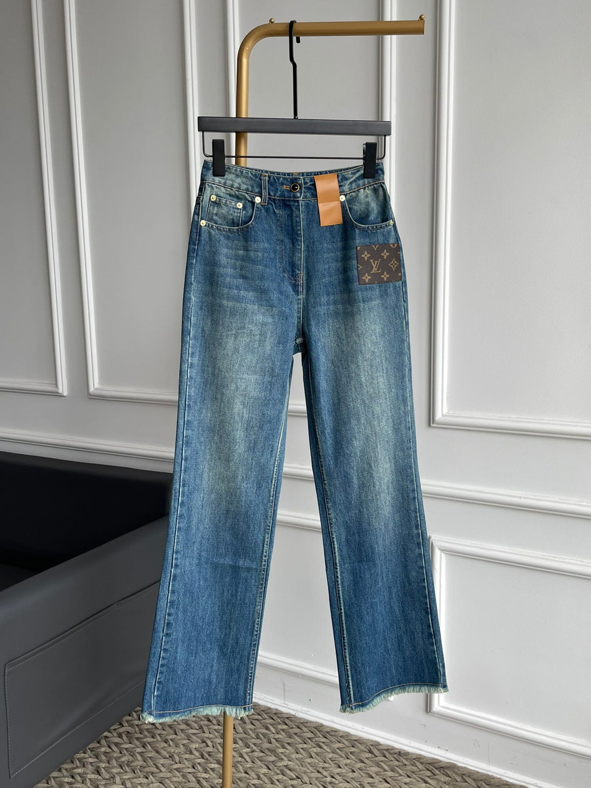 LV JEANS LOGO STRAP