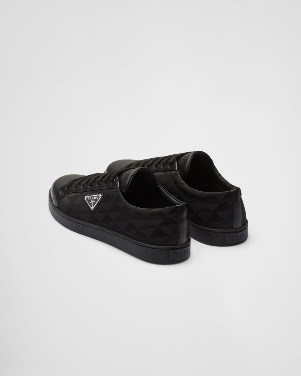 Sneaker aus Leder und Re-Nylon