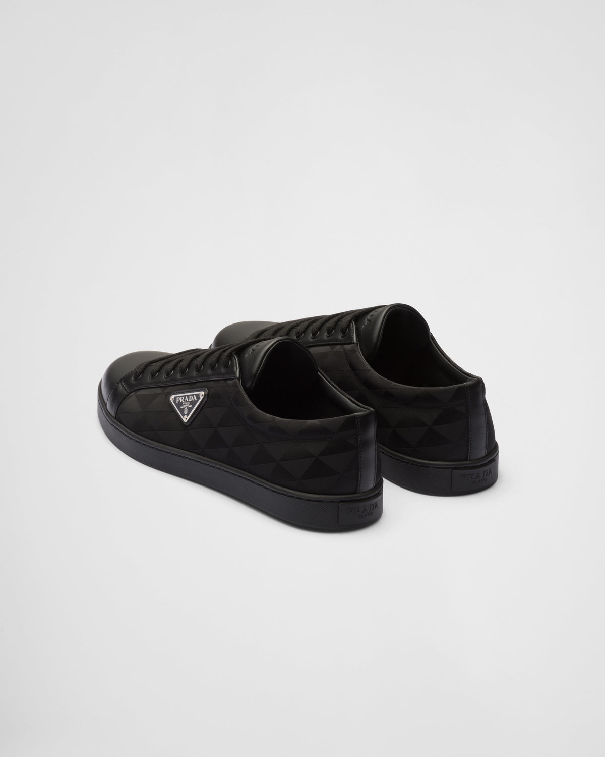 Sneaker aus Leder und Re-Nylon
